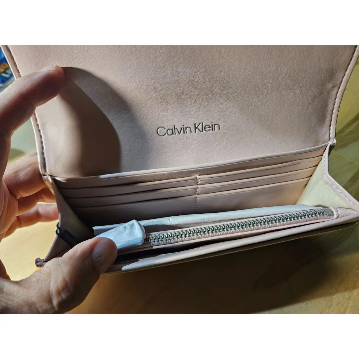 Calvin Klein Archive Long Fold Wallet Pale Conch Style : 37300673-010 M4-3