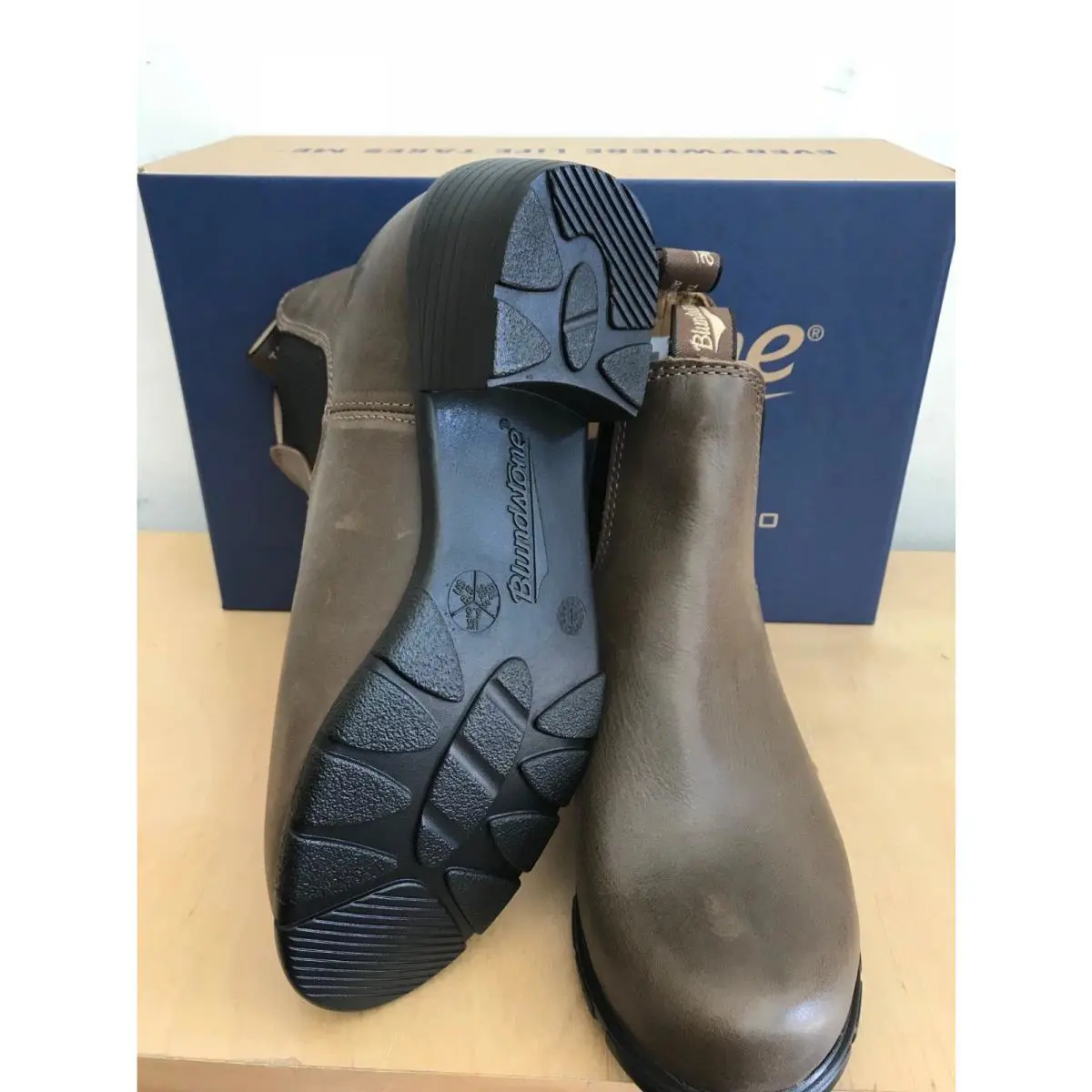 Blundstone shoes - Women`s Heeled (Feminine Toe) - Heeled Feminine Toe - 1672-Antique Taupe Supple Leather, Manufacturer: several colors 2