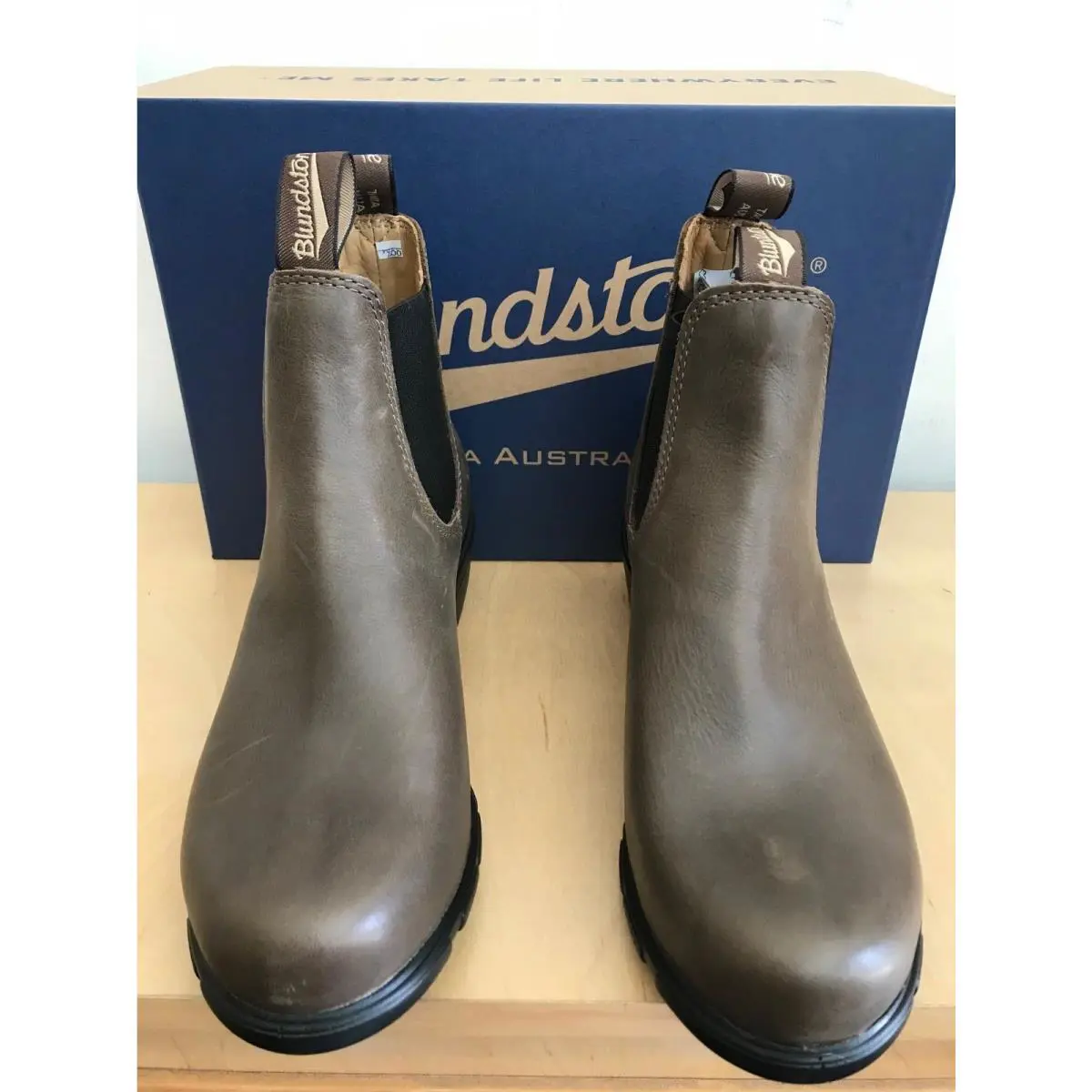 Blundstone shoes - Women`s Heeled (Feminine Toe) - Heeled Feminine Toe - 1672-Antique Taupe Supple Leather, Manufacturer: several colors 4