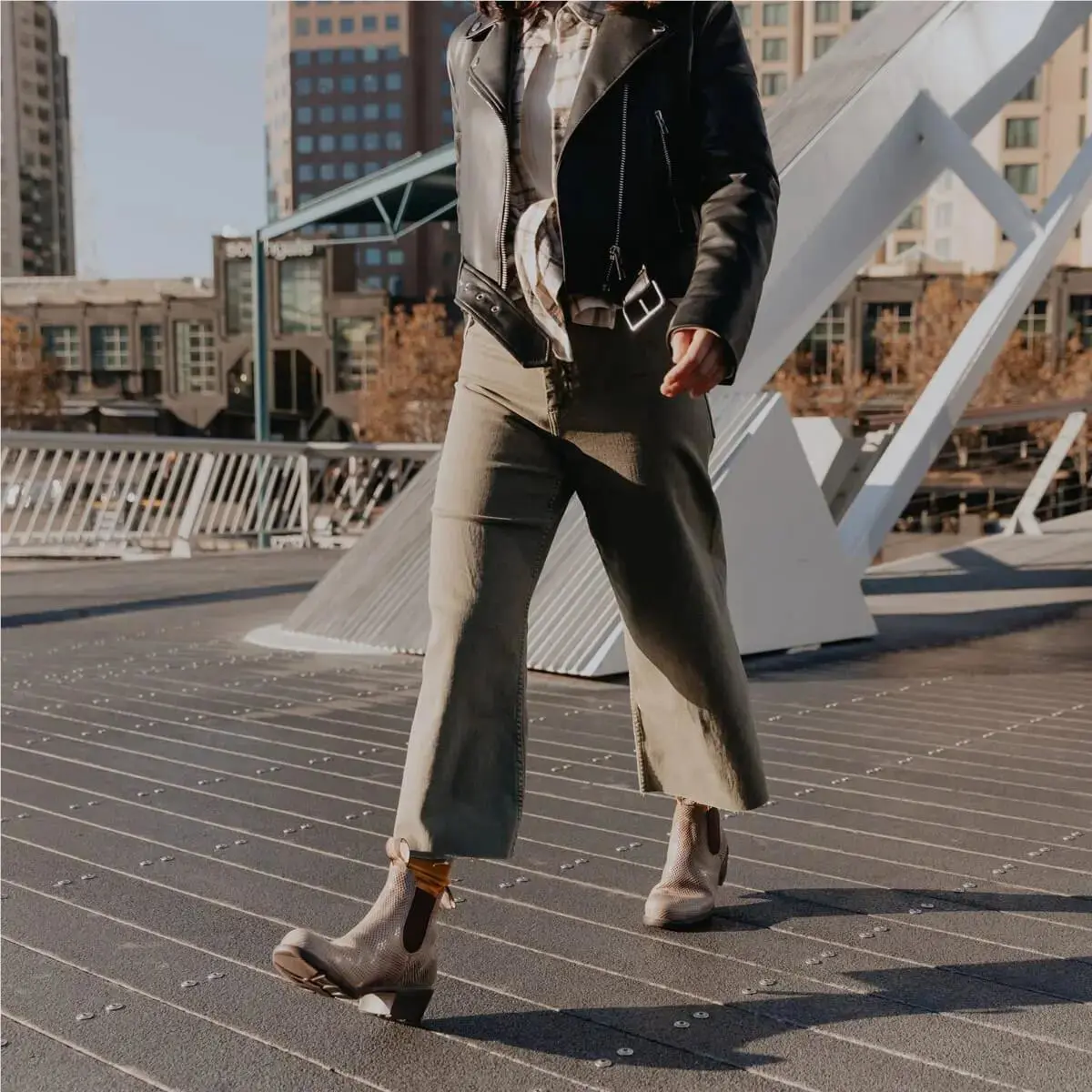 Blundstone shoes - Women`s Heeled (Feminine Toe) - Heeled Feminine Toe - 1672-Antique Taupe Supple Leather, Manufacturer: several colors 56