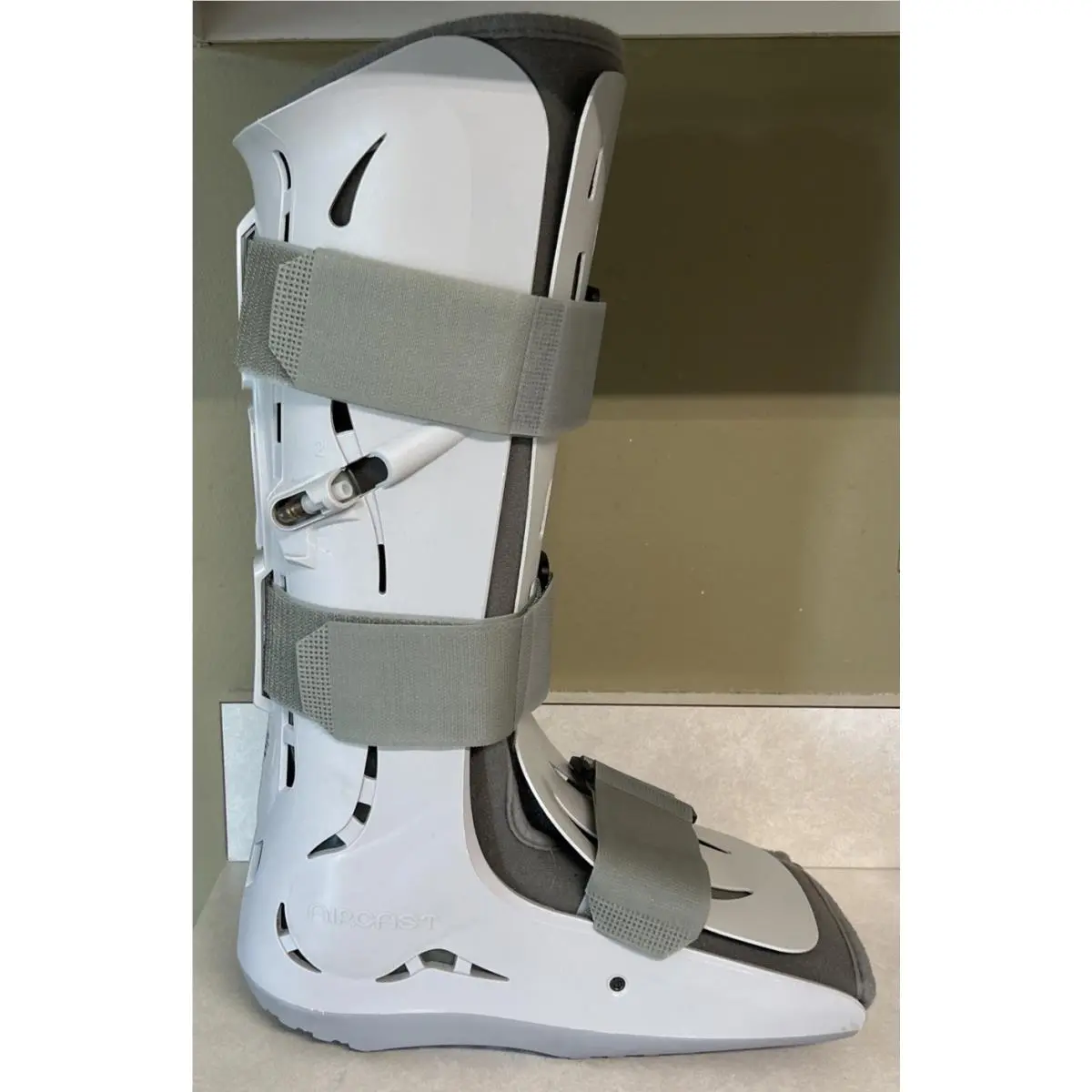 Aircast FP Walker Medium 01F-M Inflatable Deflatable Medical Walking Boot W/pump
