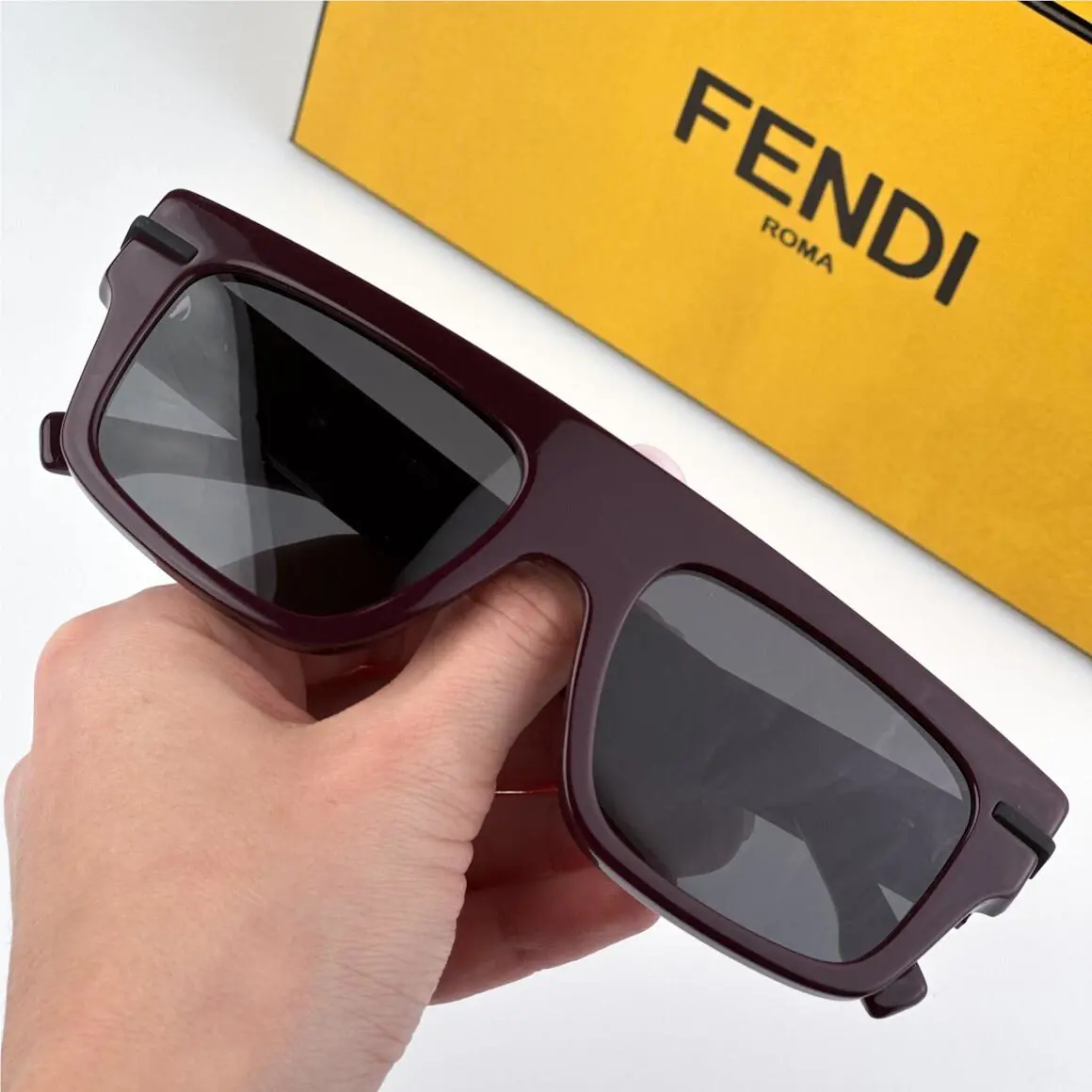 Fendi Men Sunglasses Bordeaux Grey Square FE40091U Fendigraphy 69A
