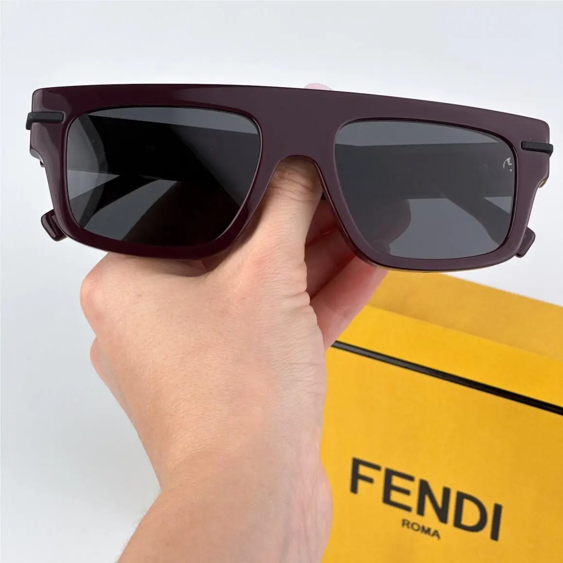 Fendi Women Sunglasses Bordeaux Grey Square FE40091U Fendigraphy 69A