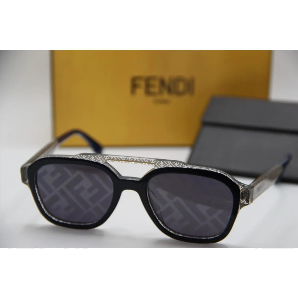 Fendi FE40076U 90X Blue Grey Sunglasses W/case 52-19