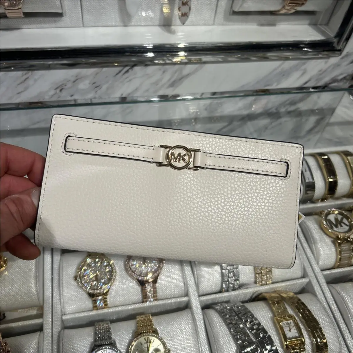 Michael Kors Reed Women Snap Large Leather Functional Card Wallet Light Cream