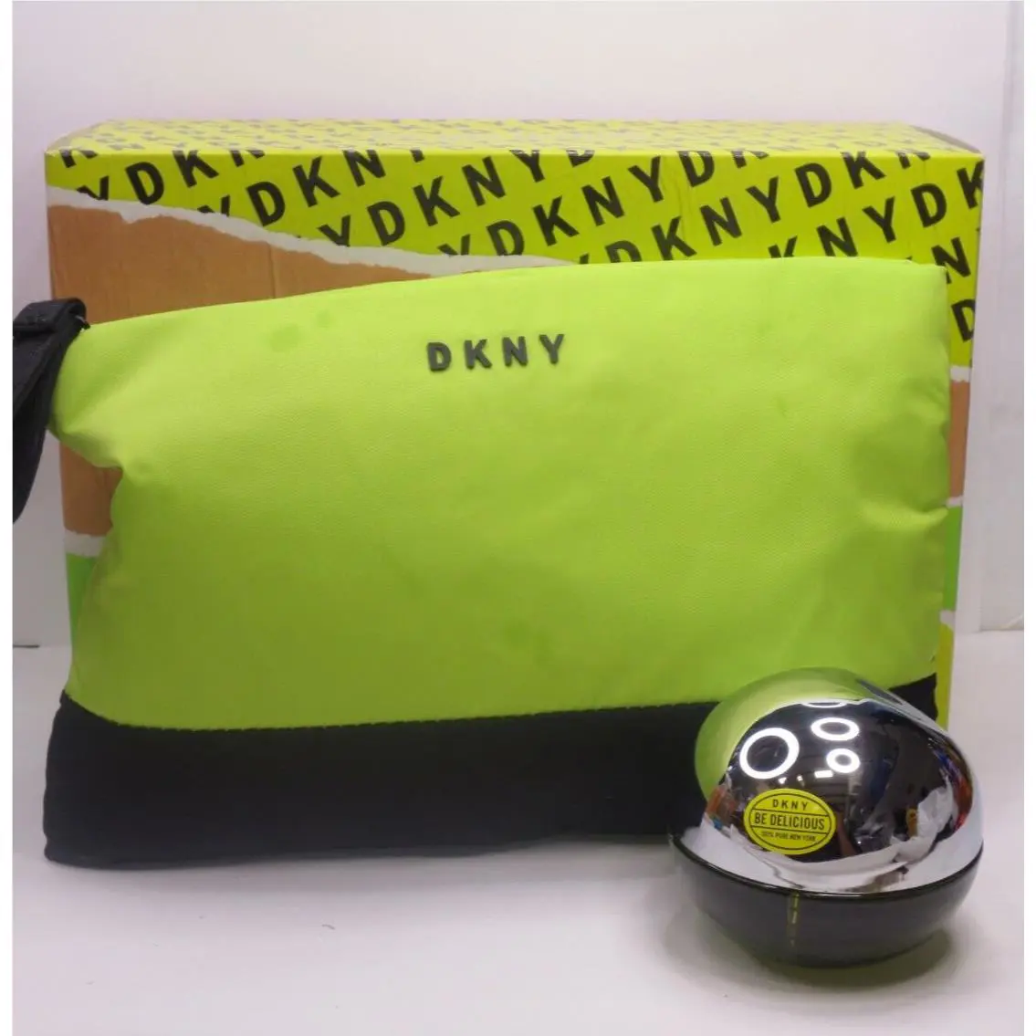 Dkny BE Delicious Eau DE Parfum Spray 1 OZ Dkny Cosmetic Bag Gift Set Boxed