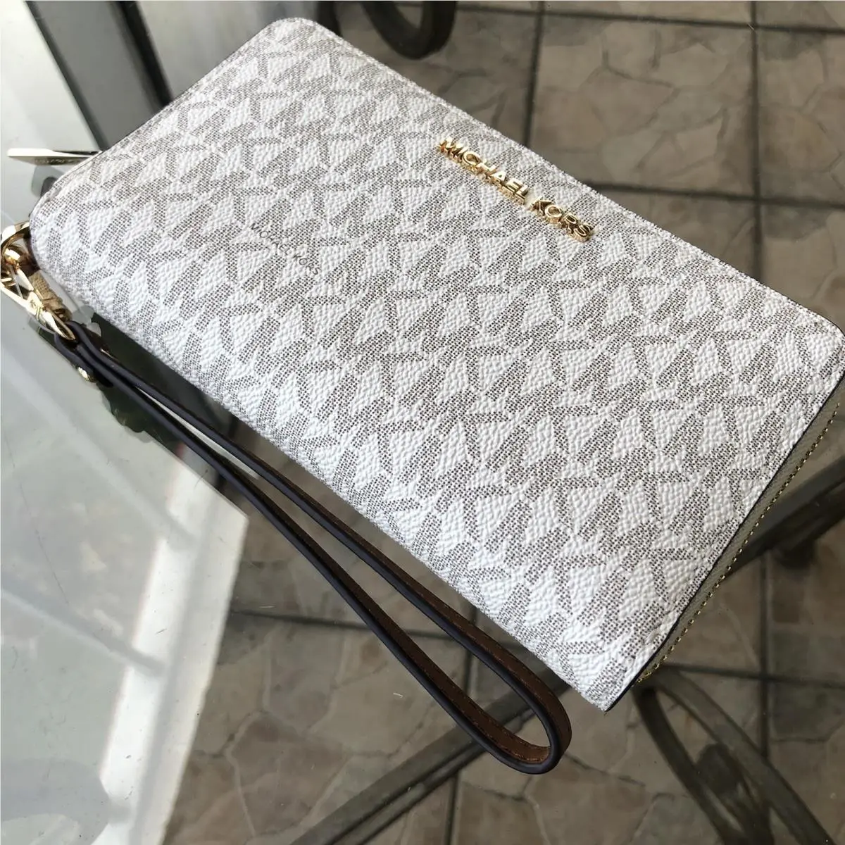 Michael Kors Women Zip Around Phone Case Credit Card id Holder Clutch Wristlet