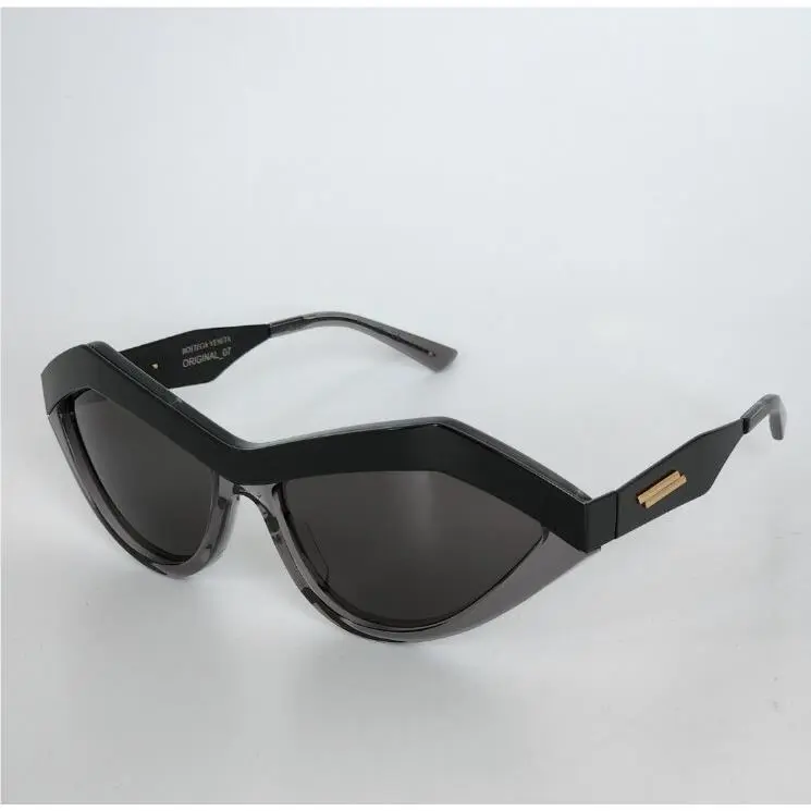 Bottega Veneta BV1055S Unapologetic Sunglasses Black/grey 001