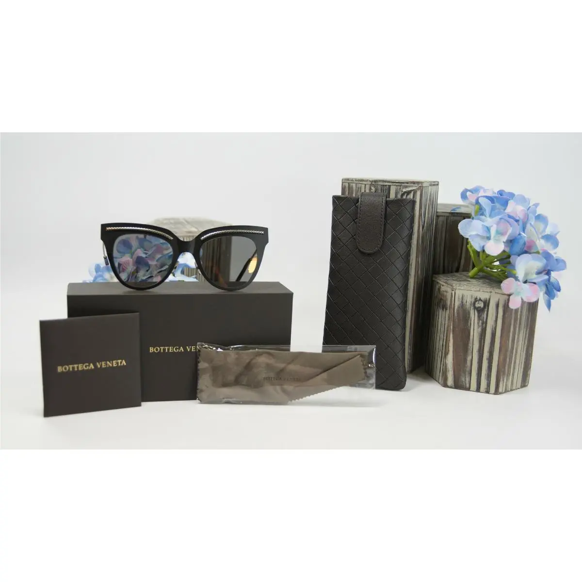 Bottega Veneta Black Gold Thin Frame Cat Eye Metal Logo Sunglasses Case