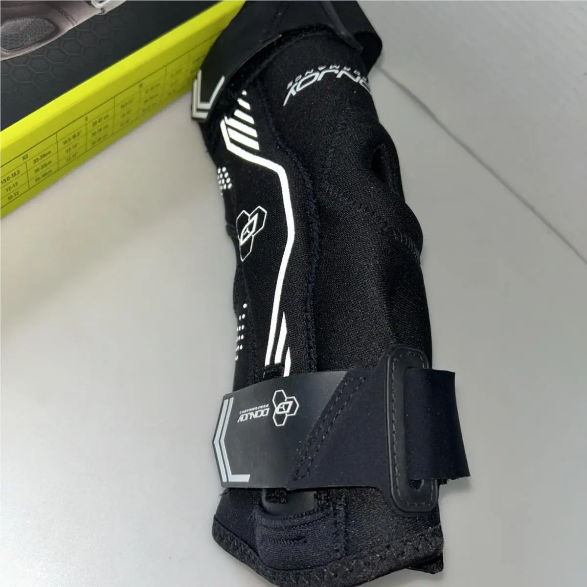 DonJoy  - DonJoy Performance Bionic - Performance Bionic - DP181KB01-BLK-M - Black (UPC: 190446262763) 0