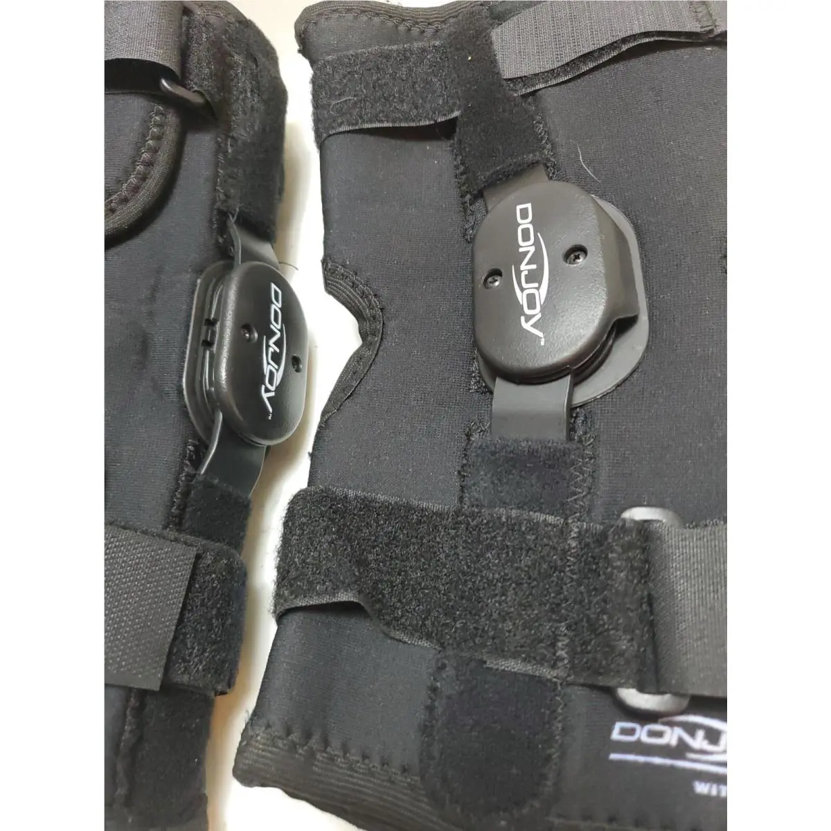 DonJoy  - DonJoy Deluxe Hinged Knee - Deluxe Hinged Knee - Black (UPC: 888912058797) 9