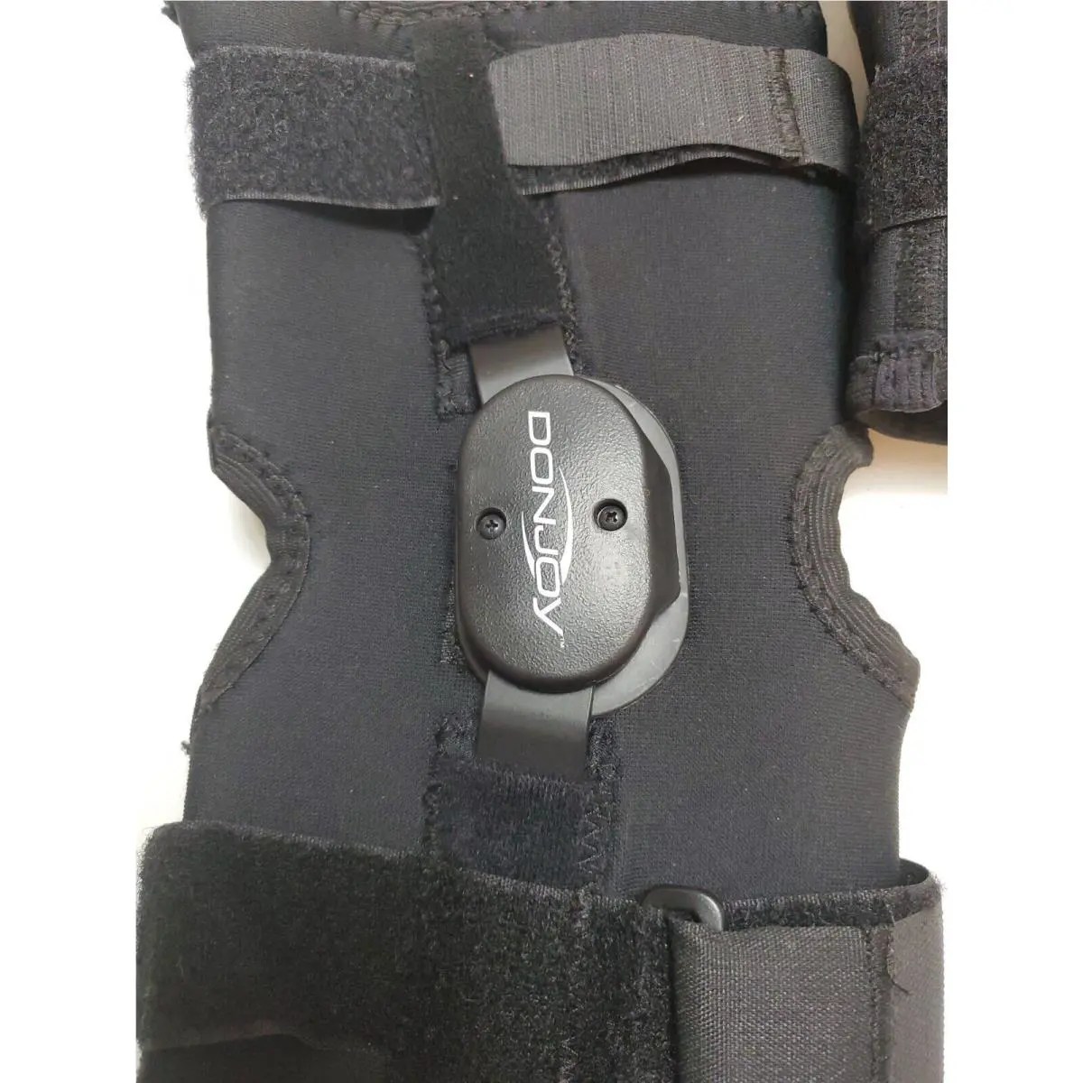 DonJoy  - DonJoy Deluxe Hinged Knee - Deluxe Hinged Knee - Black (UPC: 888912058797) 1