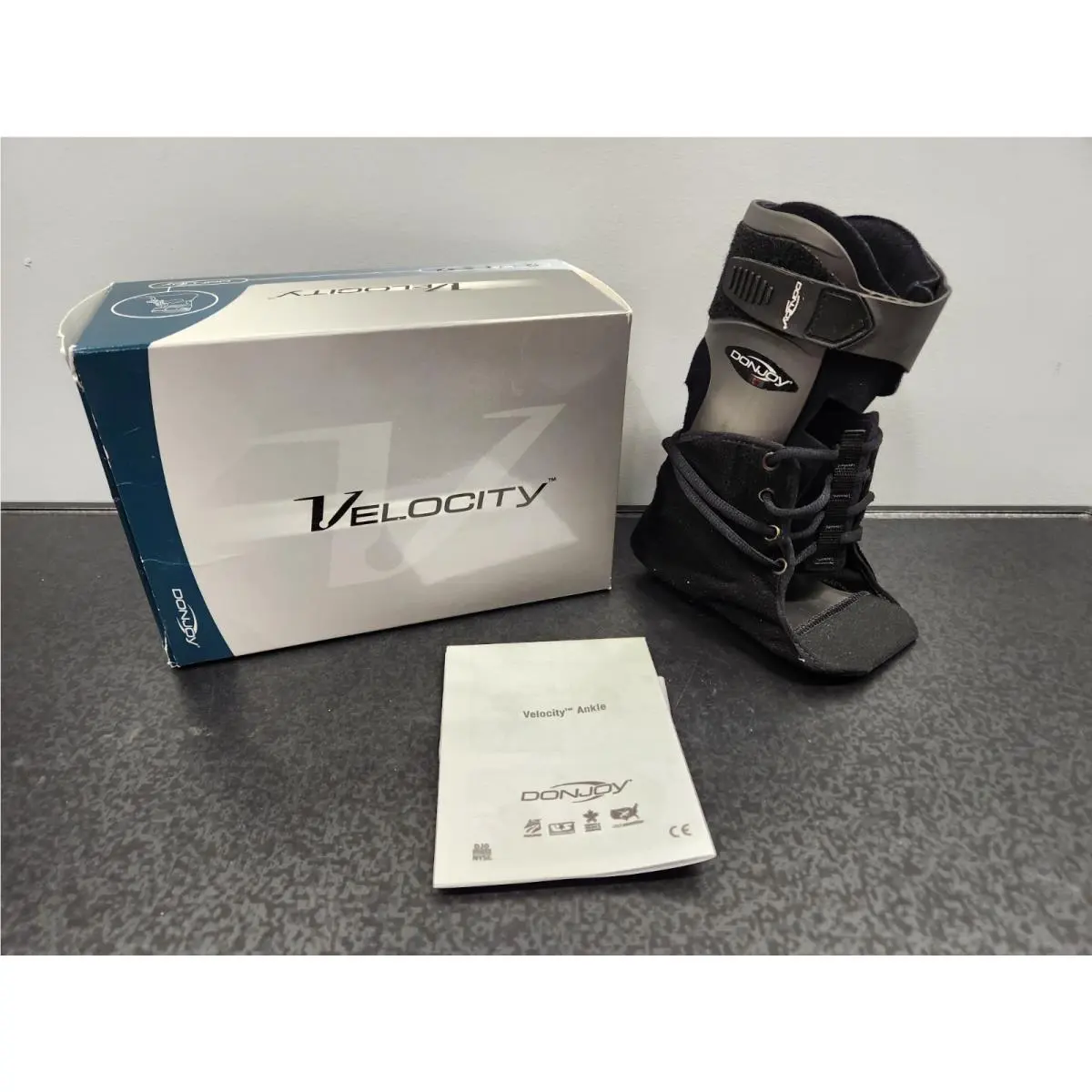 Donjoy Velocity Sz Medium Extra Support Ankle Brace Standard Right Black