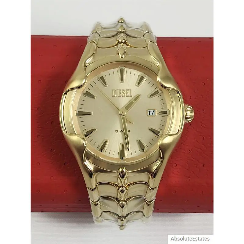 Diesel Vert Metamorph Collection Gold Stainless Mens Watch DZ2186 Box