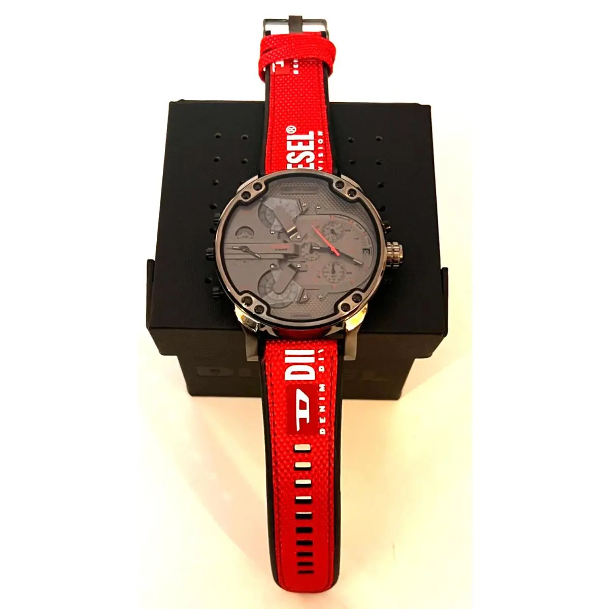 DZ7423 Mr Big Daddy 2.0 Gun Metal Grey/red Nylon Strap Watch Bnwtbox by Diesel