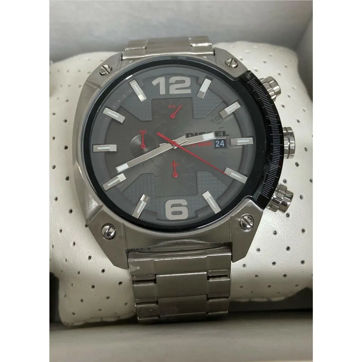Diesel Men`s Overflow Analog Display Analog Quartz Silver Watch DZ4298