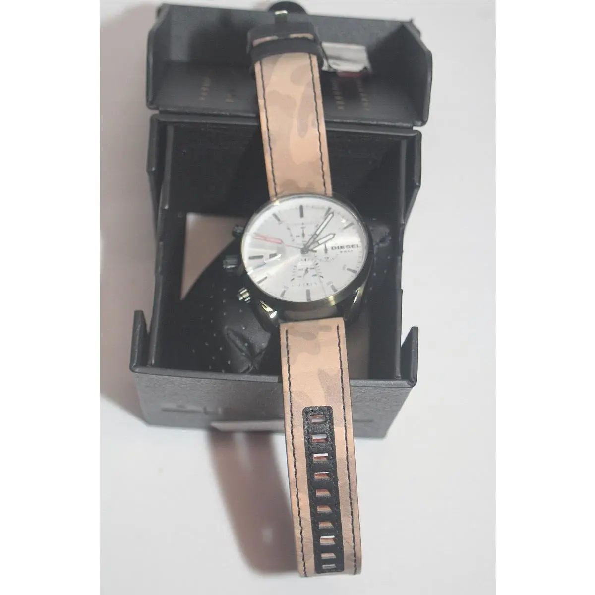 Diesel DZ4472 Mans Camo Watch with Red Backing Strap 47 mm