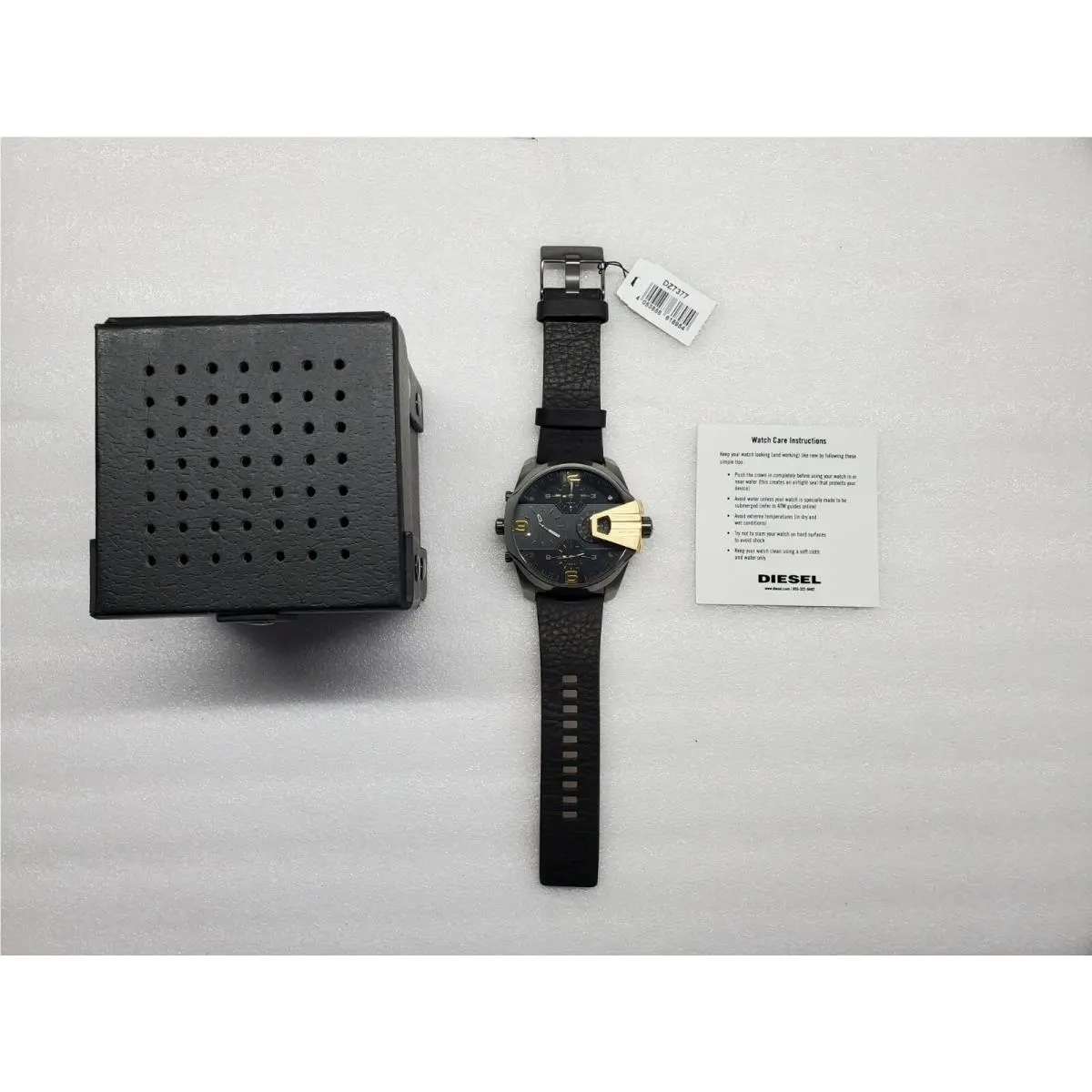 Diesel Uber Chief Black Dial 4 Time Zones Black Leather Men`s Watch DZ7377