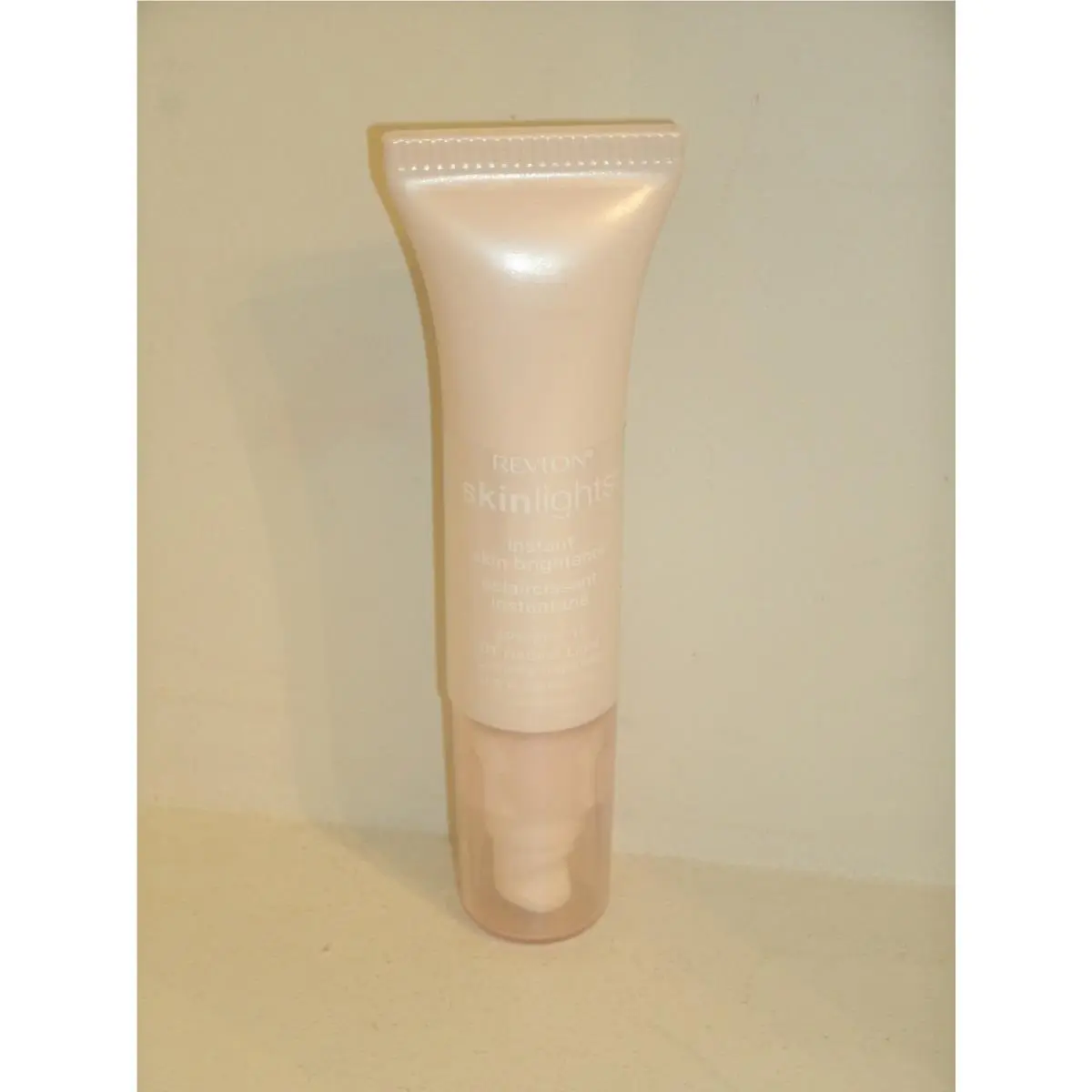 Skinlights Face Illuminator Spf 15 Instant Skin Brightener 1.5 oz 01 Natural Light by Revlon
