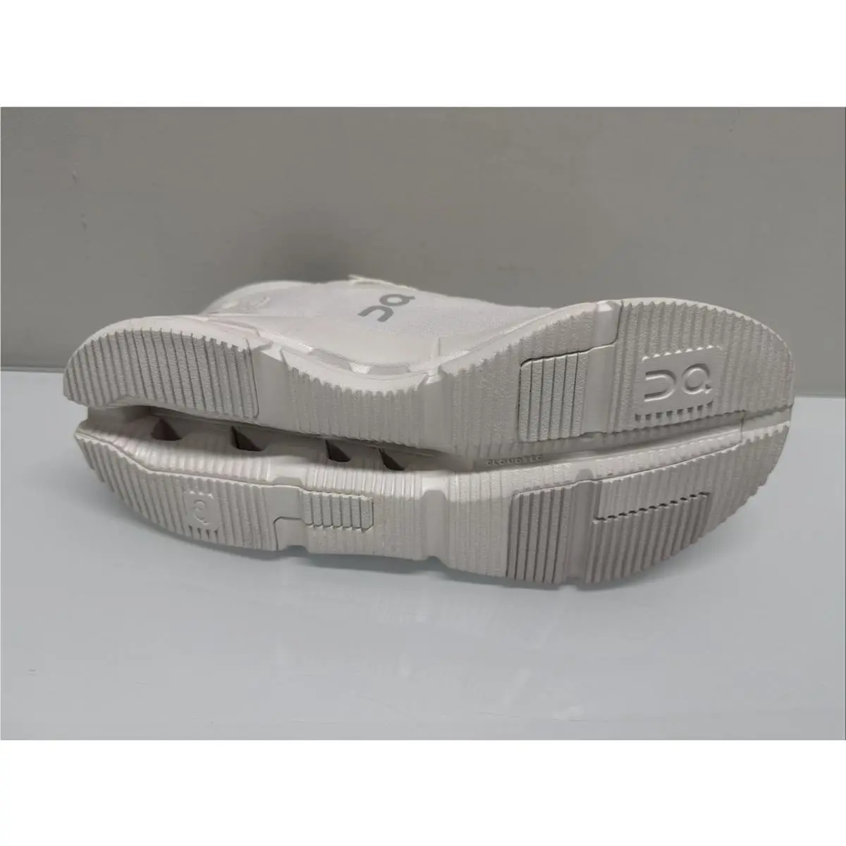 On-Running shoes - On Cloudnova - Cloudnova - 3WE30220108 - White 3