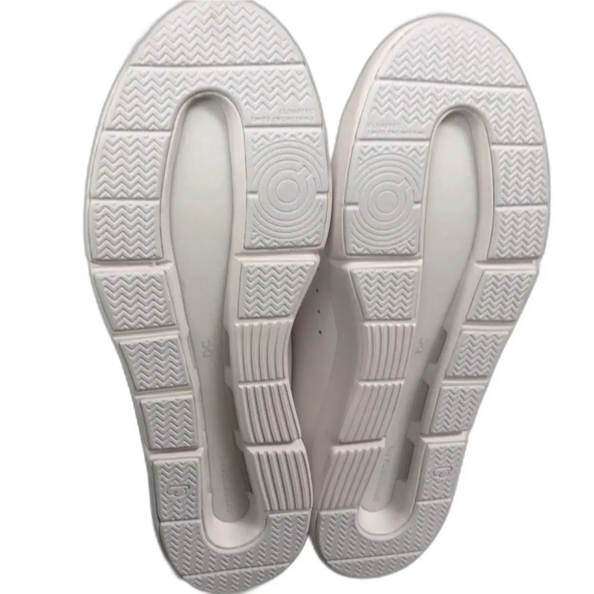On-Running shoes - White 4