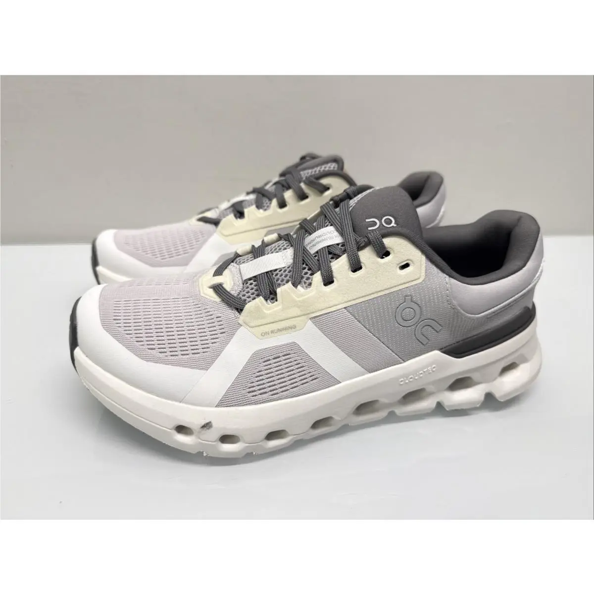 On Running Cloudrunner 2 Frost/white 3WE10130622 Women`s 10 - White