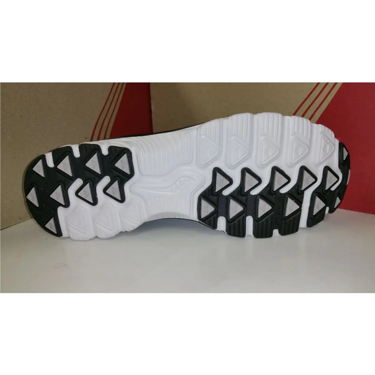 Saucony shoes - Black White 12