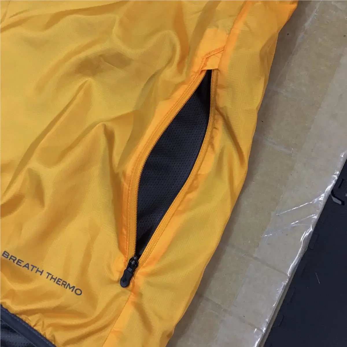 Mizuno clothing - Orange 10