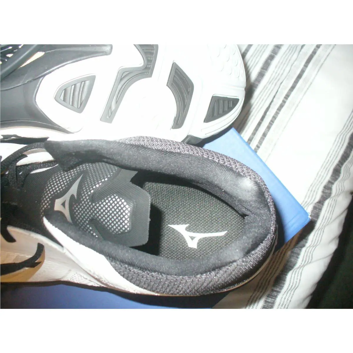 Mizuno shoes - Wave Lightning Z4 - Wave Lightning - MWLZM64646641910 - White-Black 9