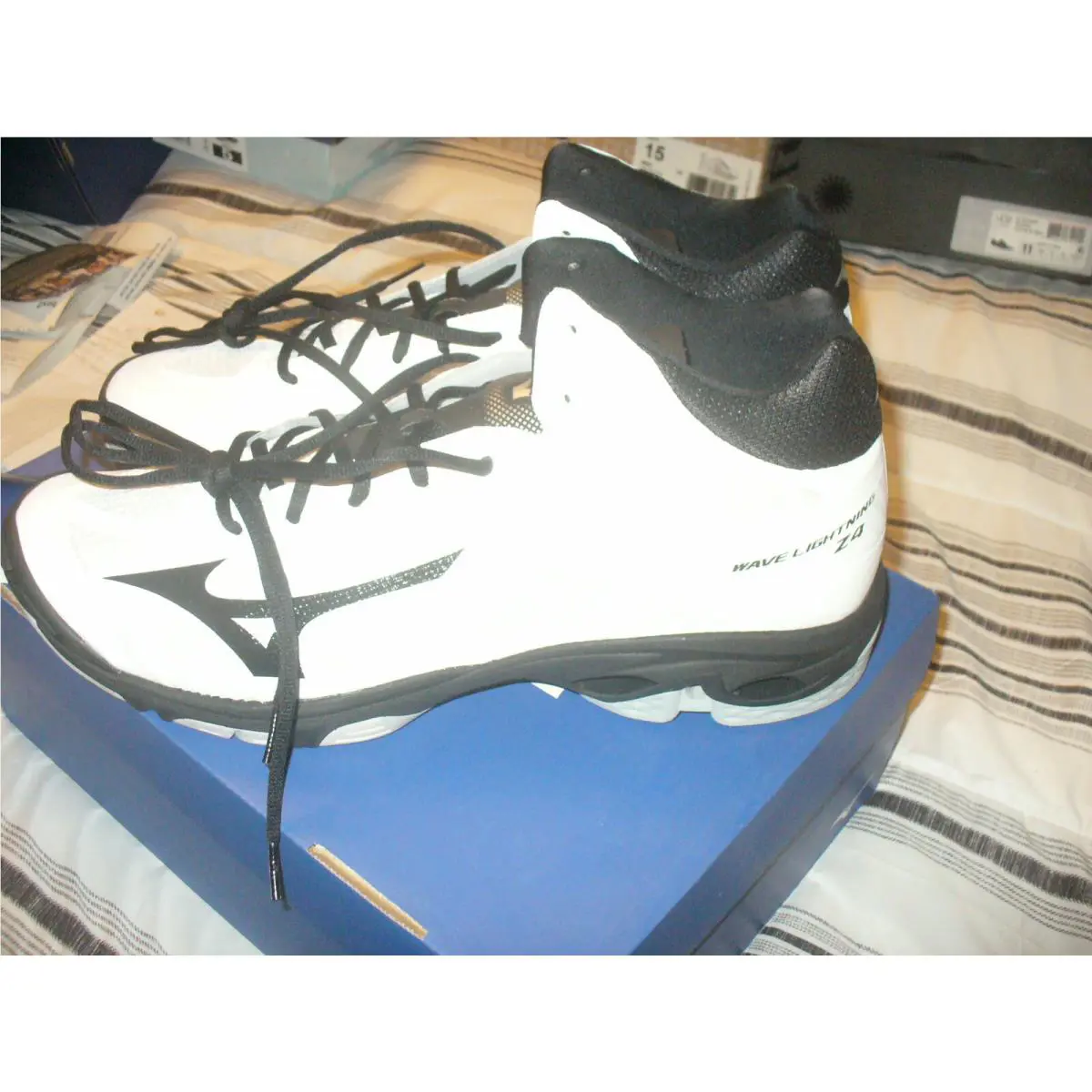 Mizuno shoes - Wave Lightning Z4 - Wave Lightning - MWLZM64646641910 - White-Black 13