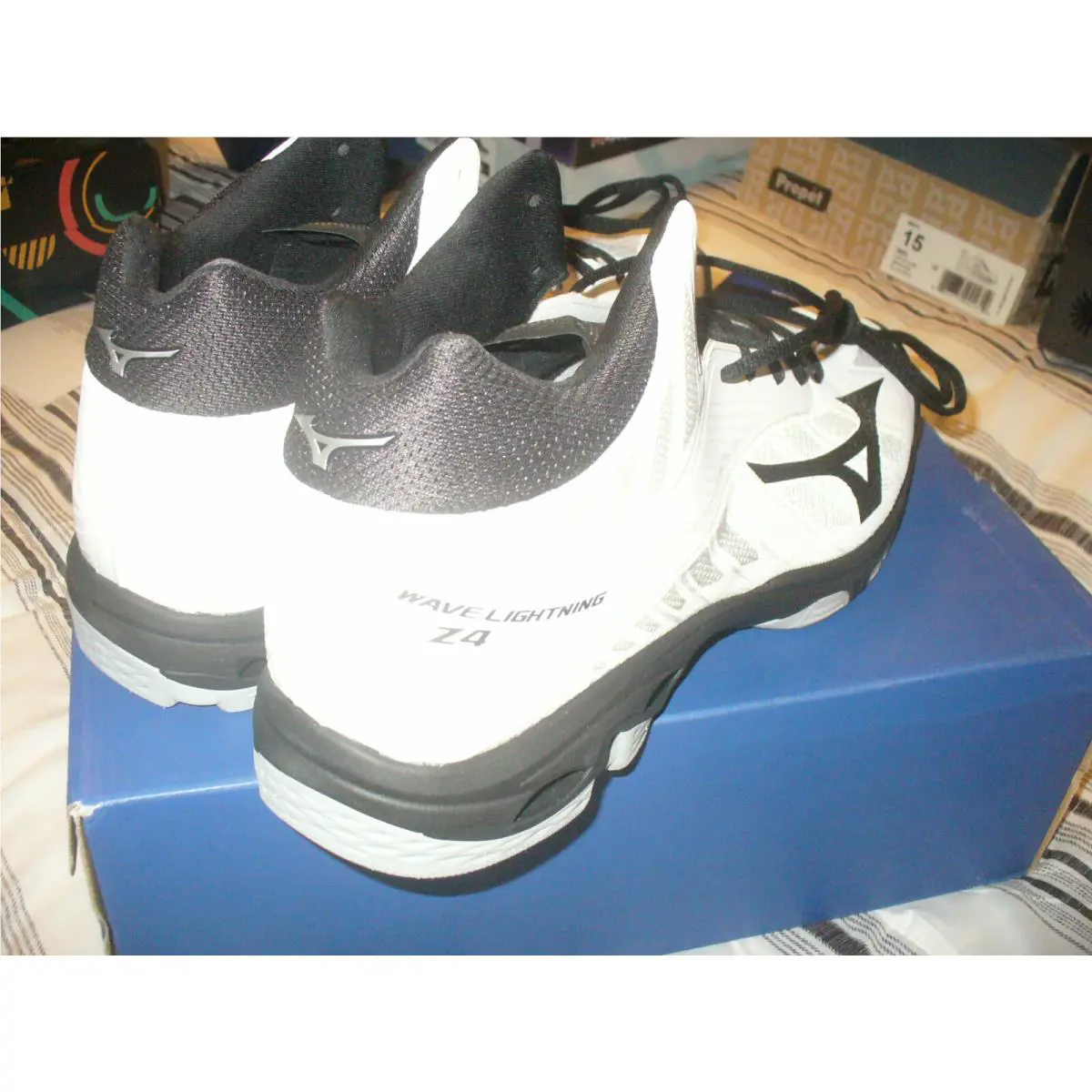 Mizuno shoes - Wave Lightning Z4 - Wave Lightning - MWLZM64646641910 - White-Black 17