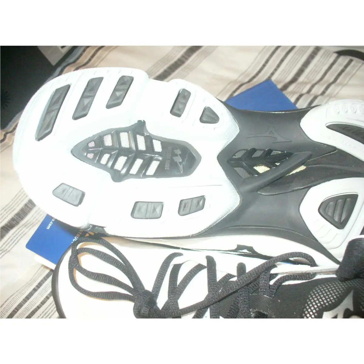 Mizuno shoes - Wave Lightning Z4 - Wave Lightning - MWLZM64646641910 - White-Black 19