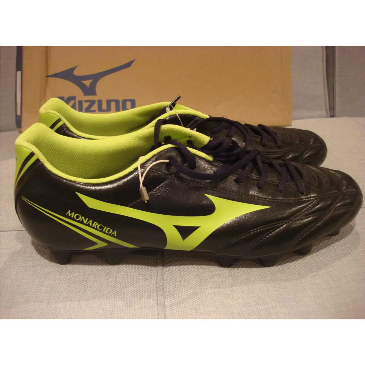 Mizuno shoes - Black / Lime (UPC: 5051686869769) 1