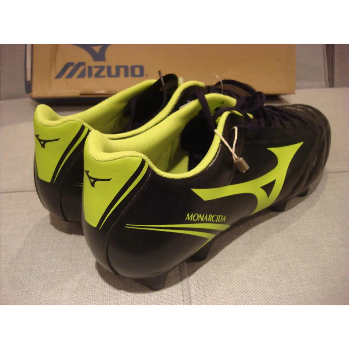 Mizuno shoes - Black / Lime (UPC: 5051686869769) 2