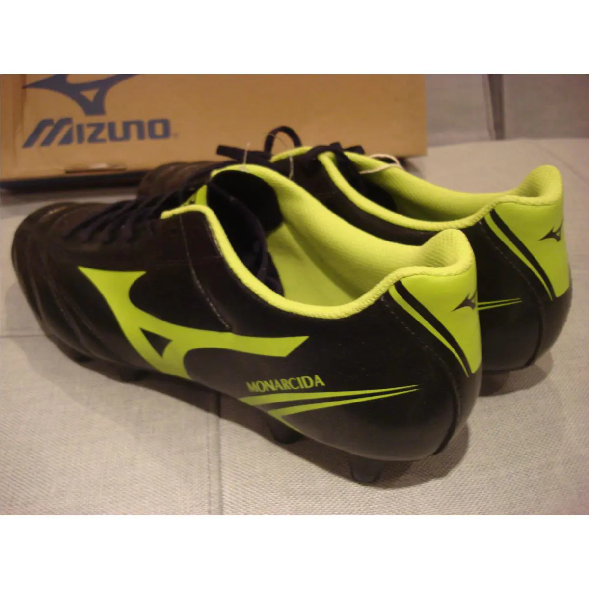 Mizuno shoes - Black / Lime (UPC: 5051686869769) 4