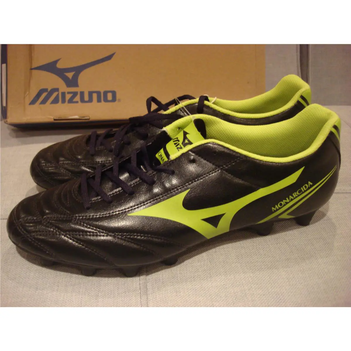 Mizuno shoes - Black / Lime (UPC: 5051686869769) 5
