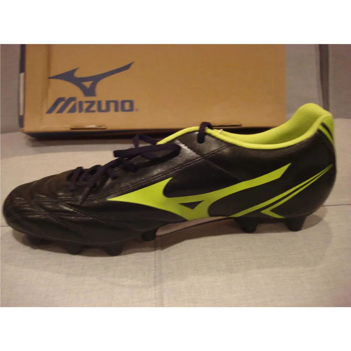 Mizuno shoes - Black / Lime (UPC: 5051686869769) 7