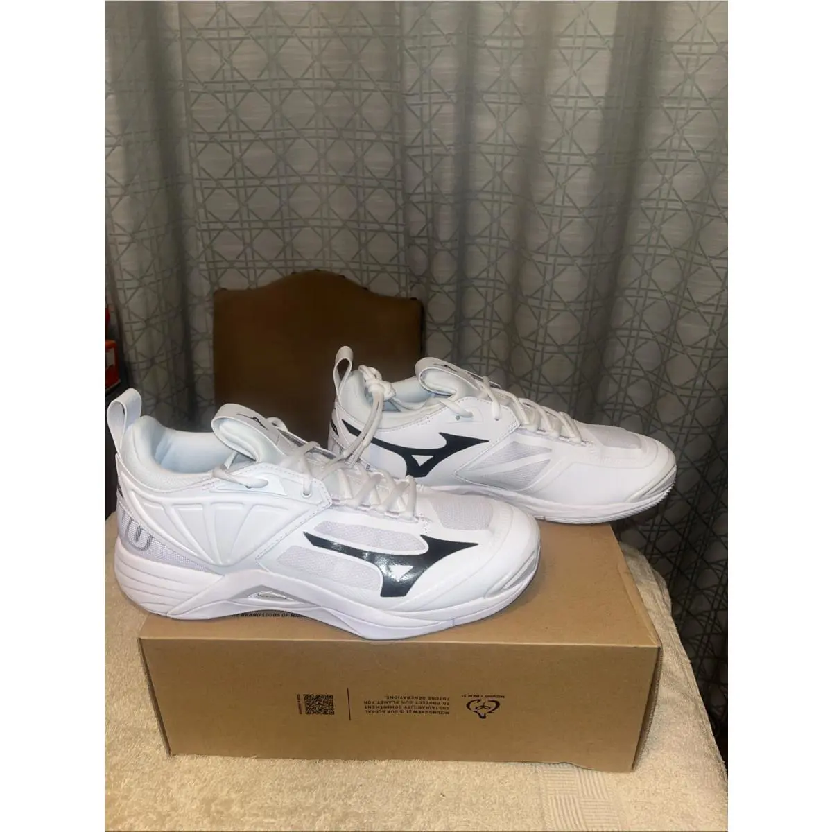 Mizuno shoes - Mizuno Wave Momentum 2 - Wave Momentum - V1gc211251 - White/Gold 1