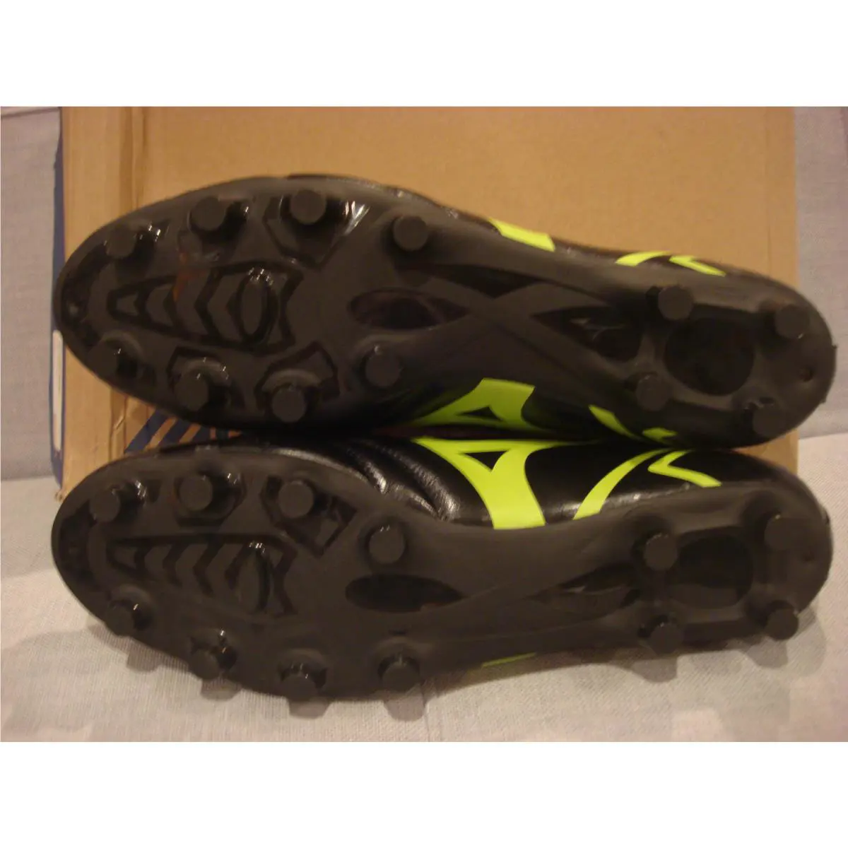 Mizuno shoes - Black / Lime (UPC: 5051686869653) 8