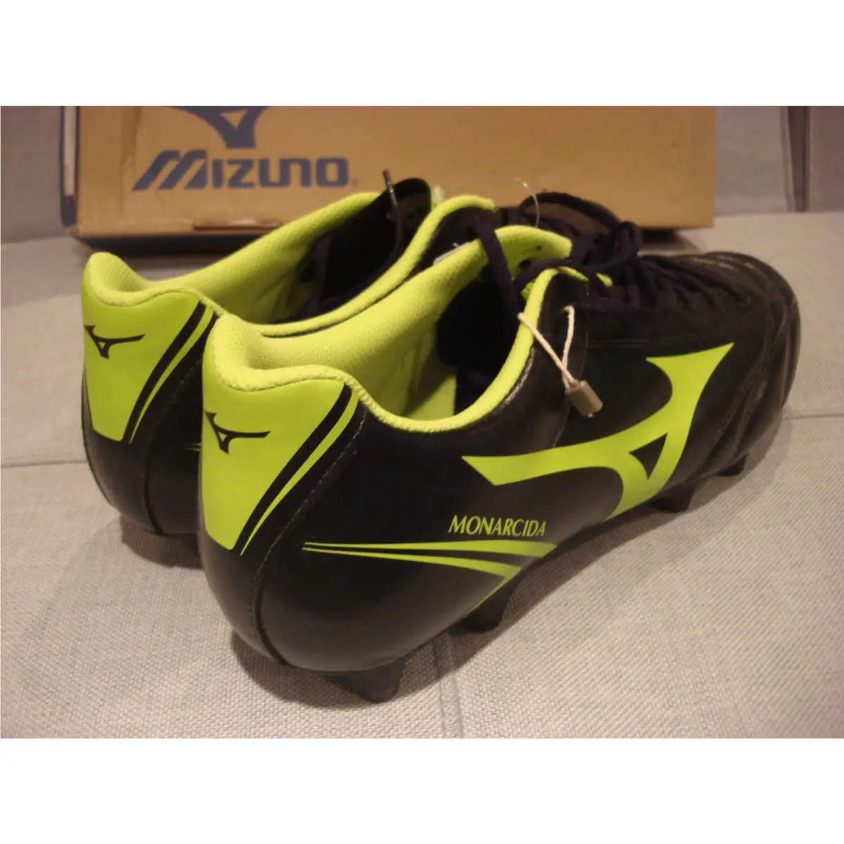 Mizuno shoes - Black / Lime (UPC: 5051686869653) 2