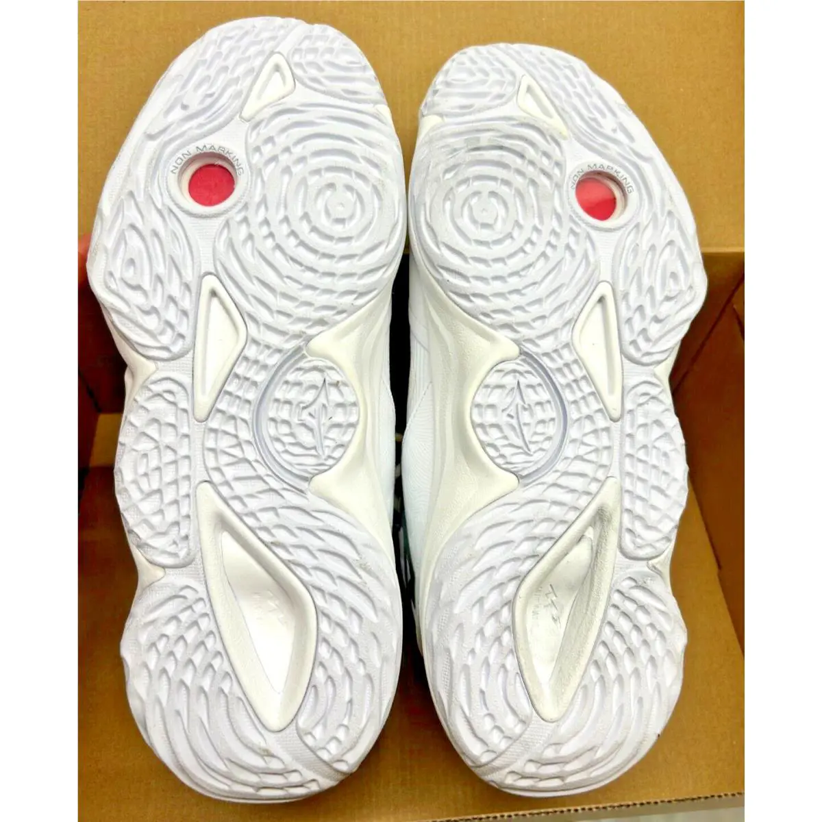 Mizuno shoes - White (UPC: 889961648908) 6