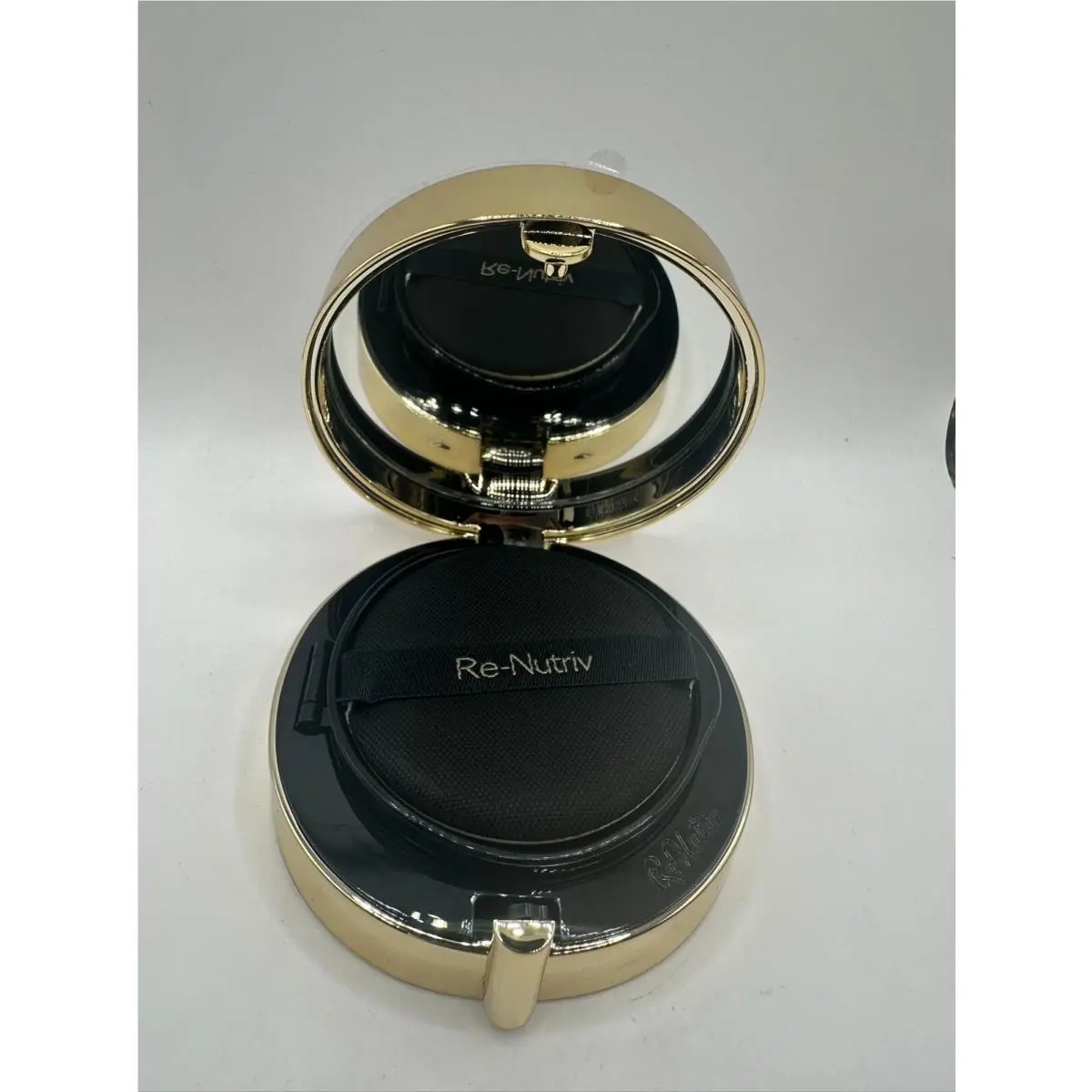 Estee Lauder Re Nutriv Ultra Radiance Cushion Compact Illuminator Pick Yours by Estée Lauder