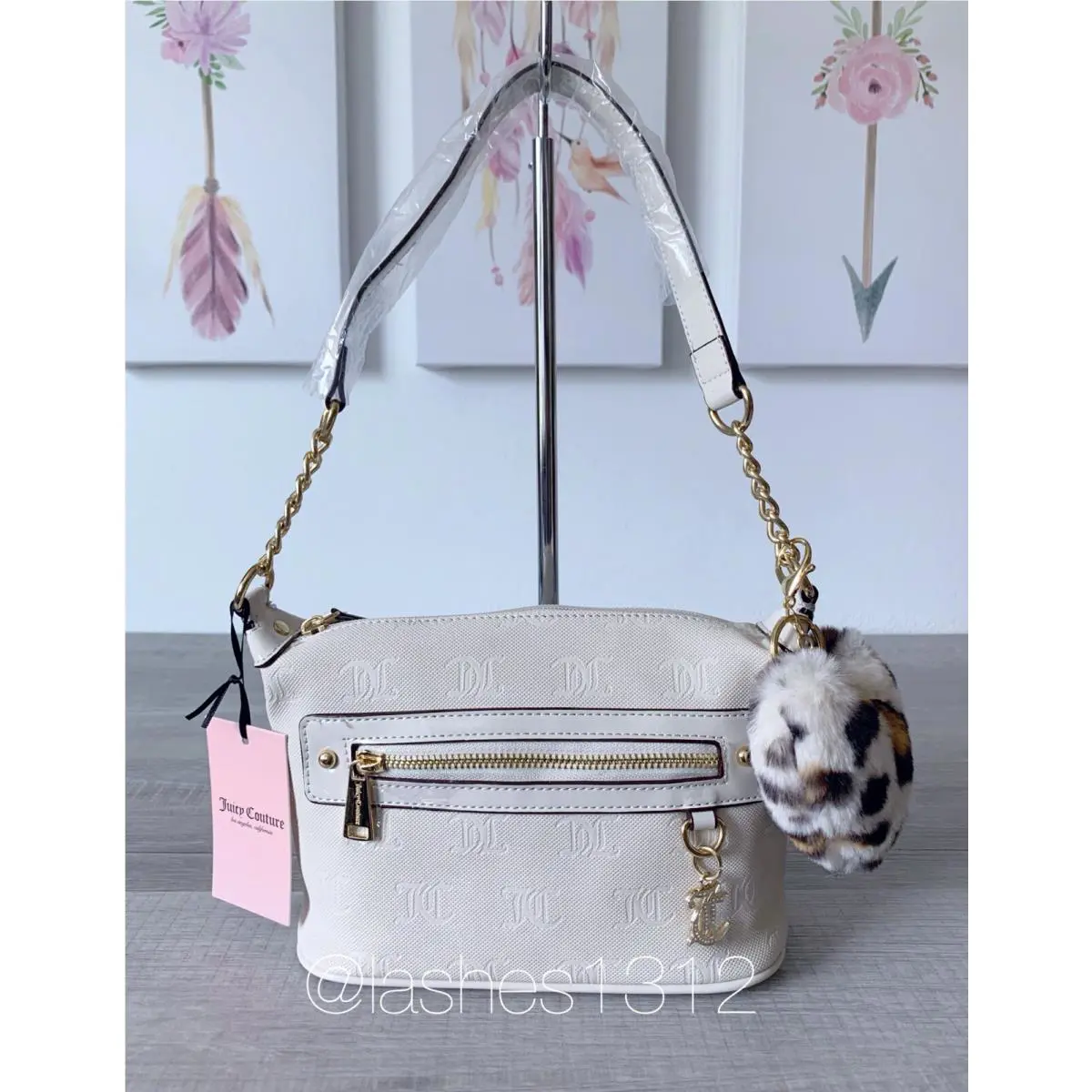 Juicy Couture Nailed It Shoulder Bag - Cream