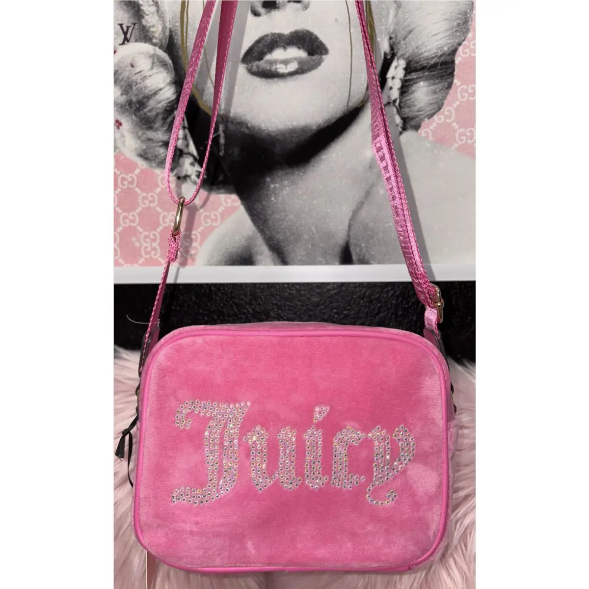 Juicy Couture Obsession Crossbody Juicy Pink Velvet 11JCCKBJC-JP