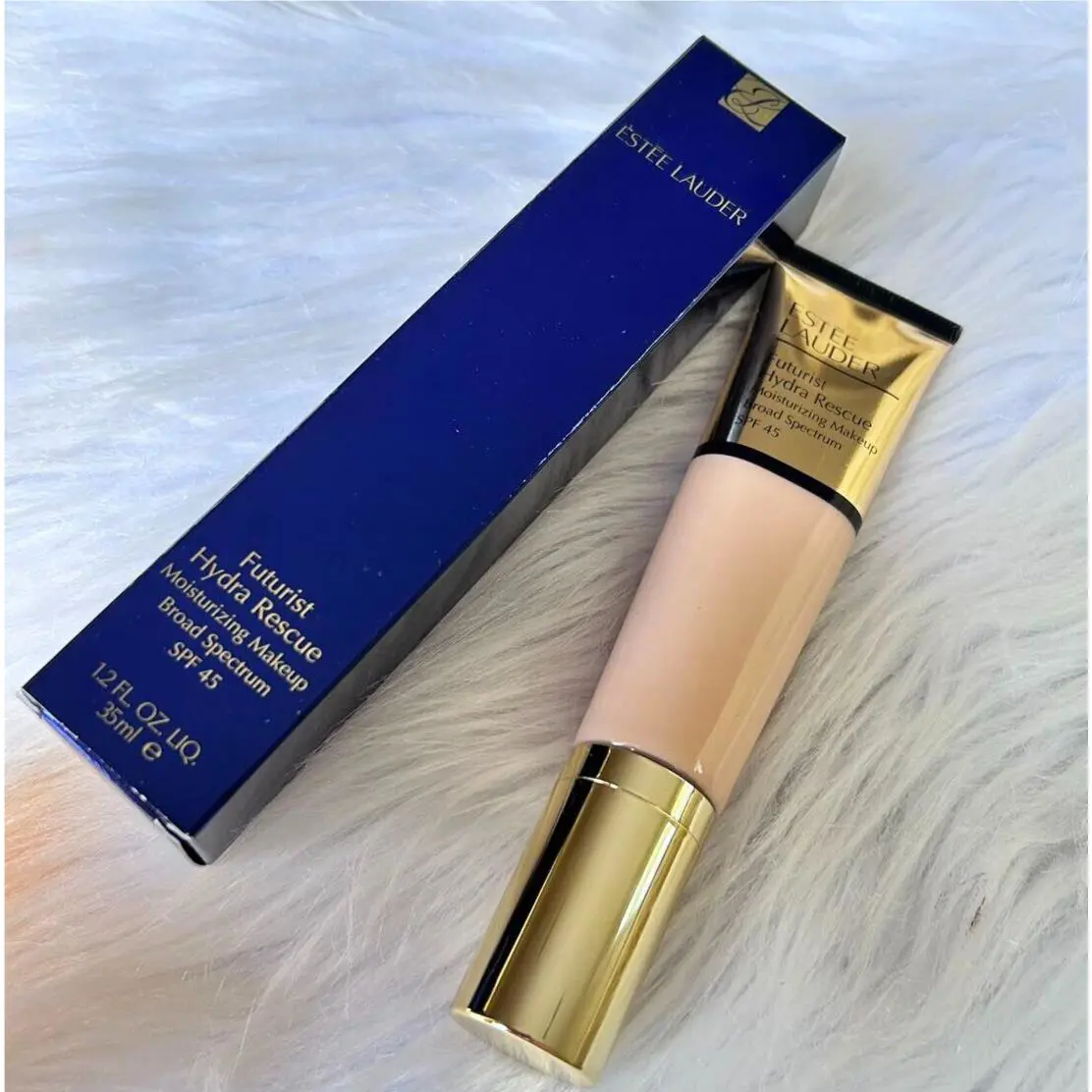 Estee Lauder Futurist Hydra Rescue Foundation SPF45 1N0 Porcelain Full Size