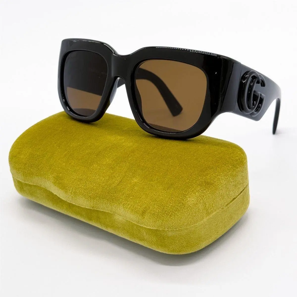 Gucci GG1545S-002-53 Sunglasses Boutique Display