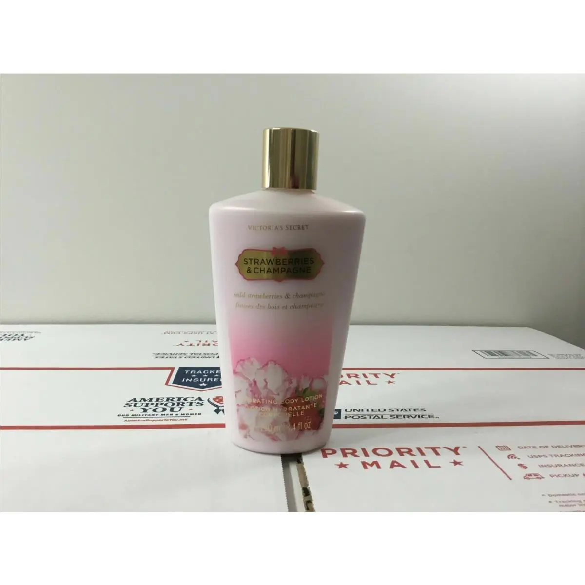 Victoria`s Secret Strawberries Champagne Body Lotion 8.4 OZ