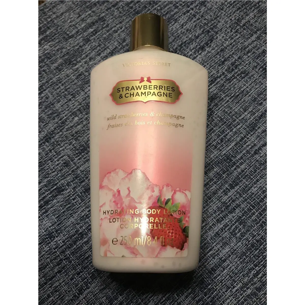 Victoria`s Secret Strawberries Champagne Hydrating Body Lotion 8.4 fl oz