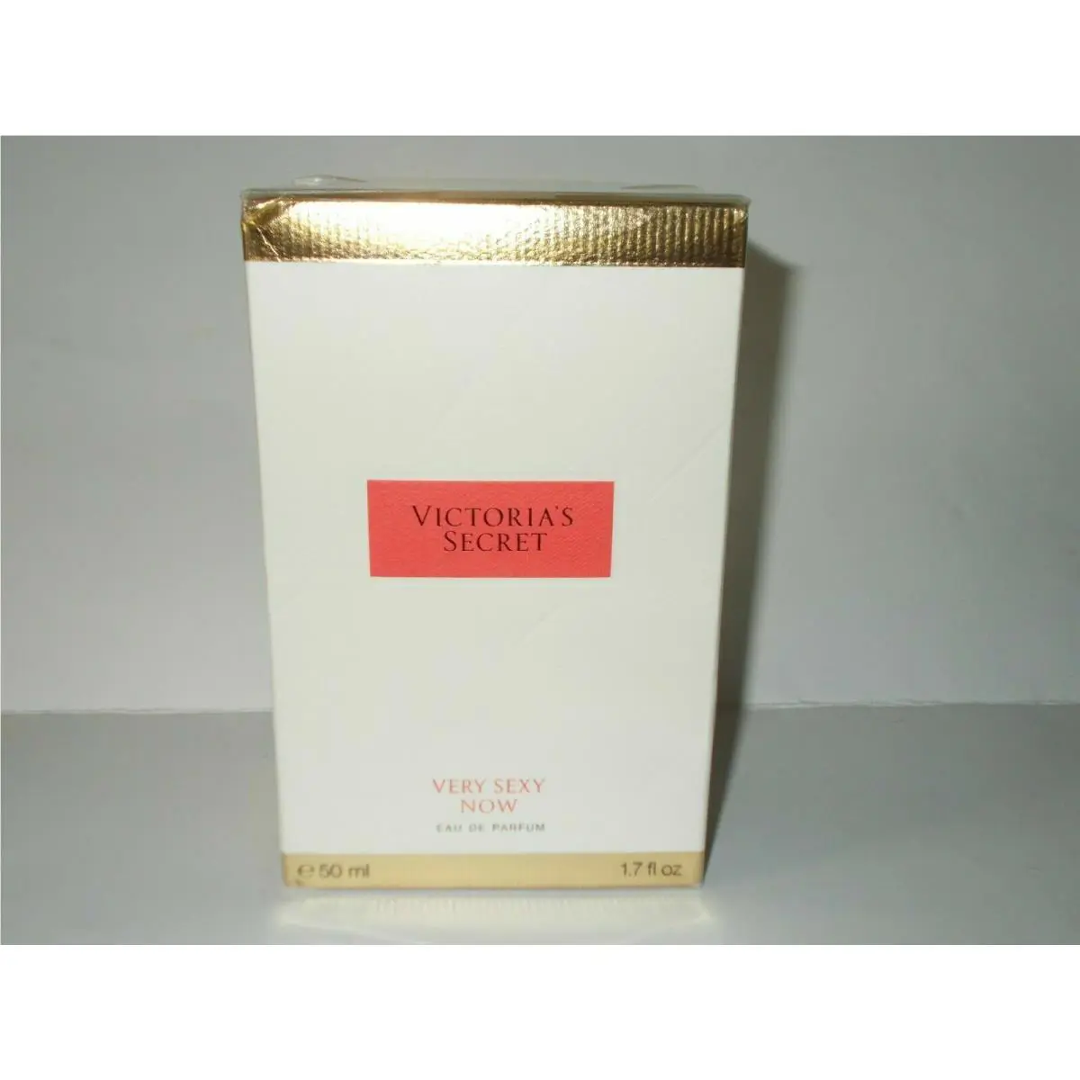 Victoria`s Secret Very Sexy Now White Box Perfume Eau de Parfum 1.7 Ounce