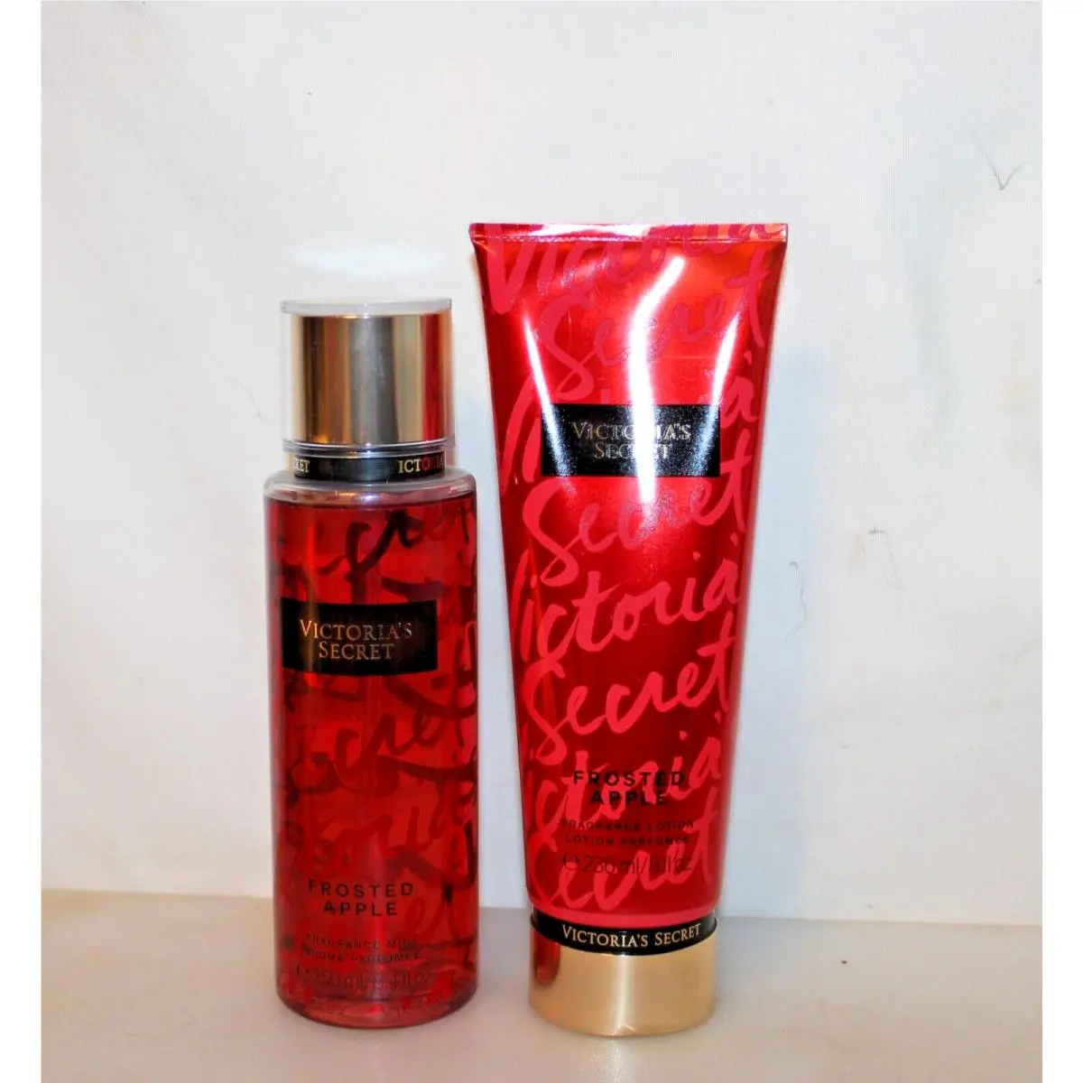 Victoria`s Secret Frosted Apple Fragrance Lotion Fragrance Mist